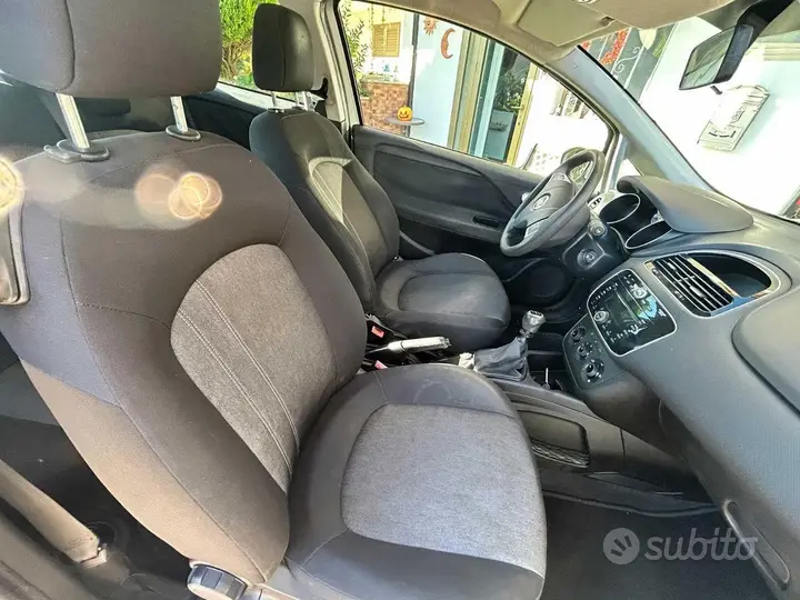 Fiat Punto 2014 photo 4