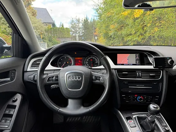 Audi A4 2011 photo 3