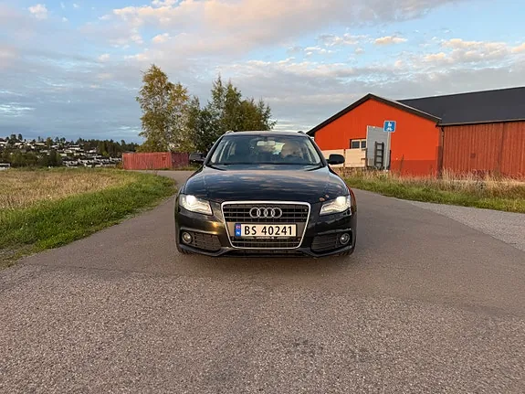 Audi A4 2011 photo 2