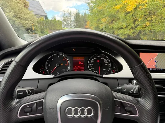 Audi A4 2011 photo 4