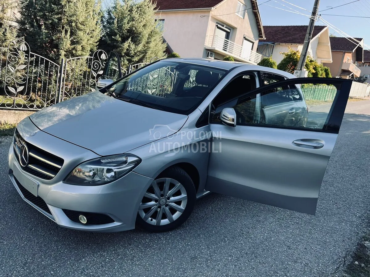 Mercedes-Benz B180 2012 photo 5