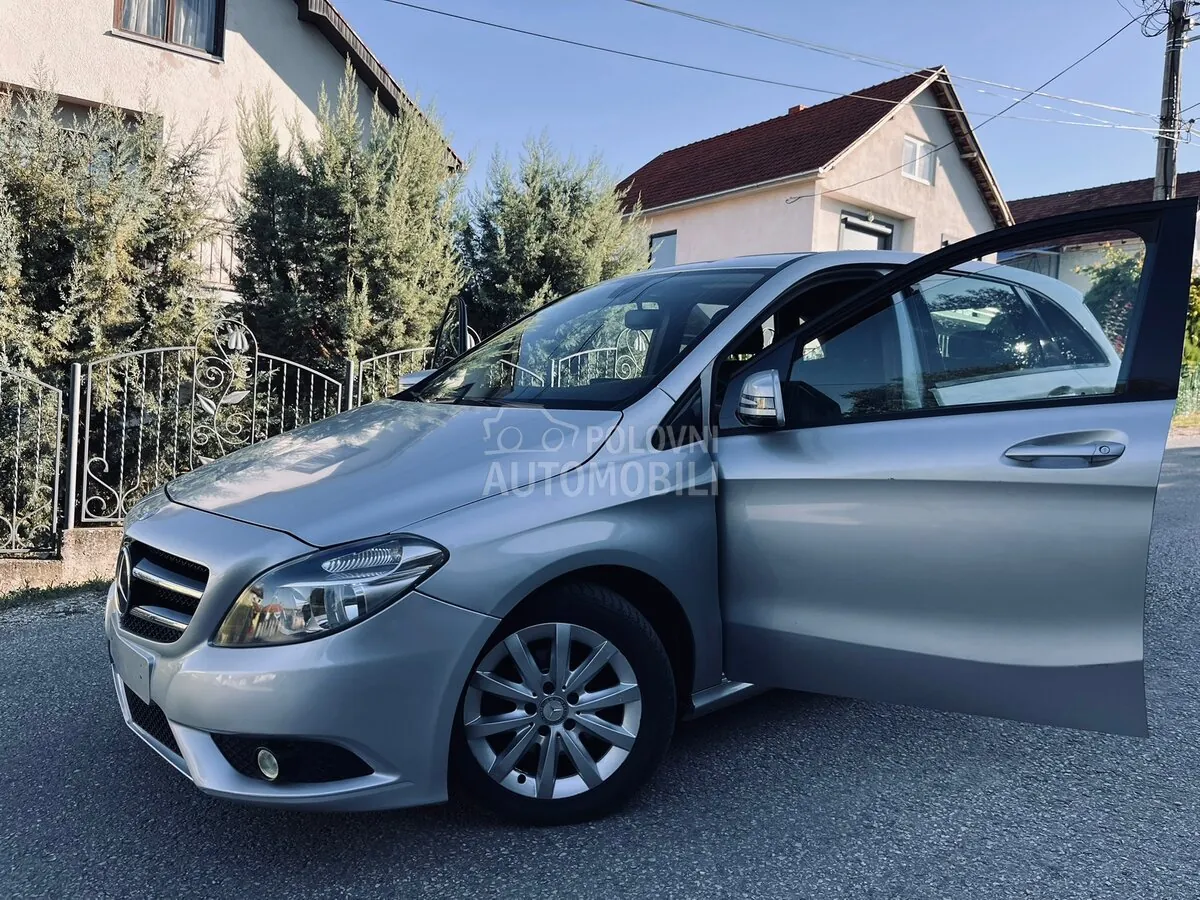 Mercedes-Benz B180