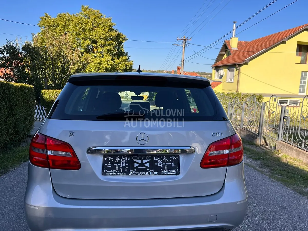 Mercedes-Benz B180 2012 photo 3