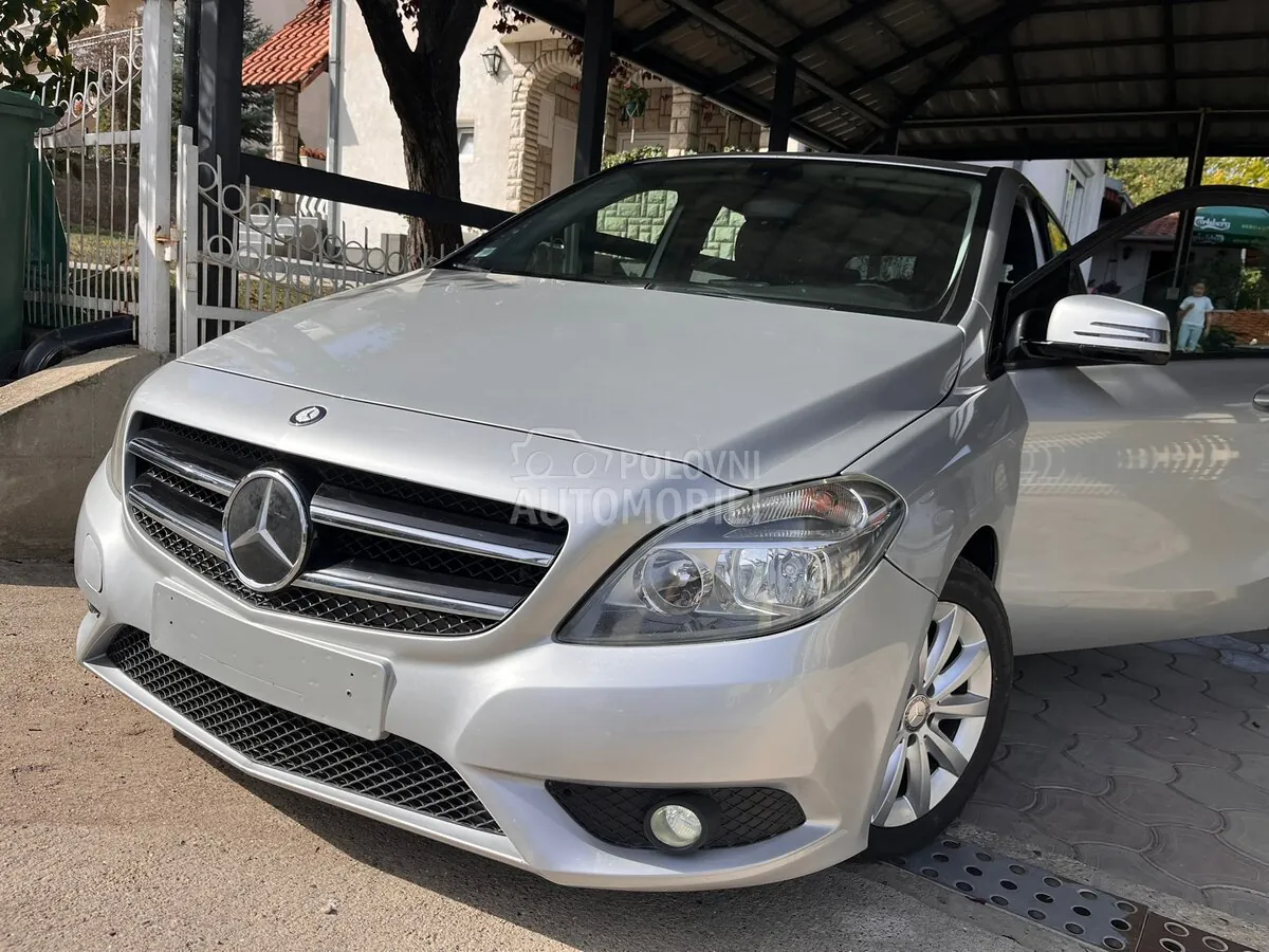 Mercedes-Benz B180 2012 photo 4
