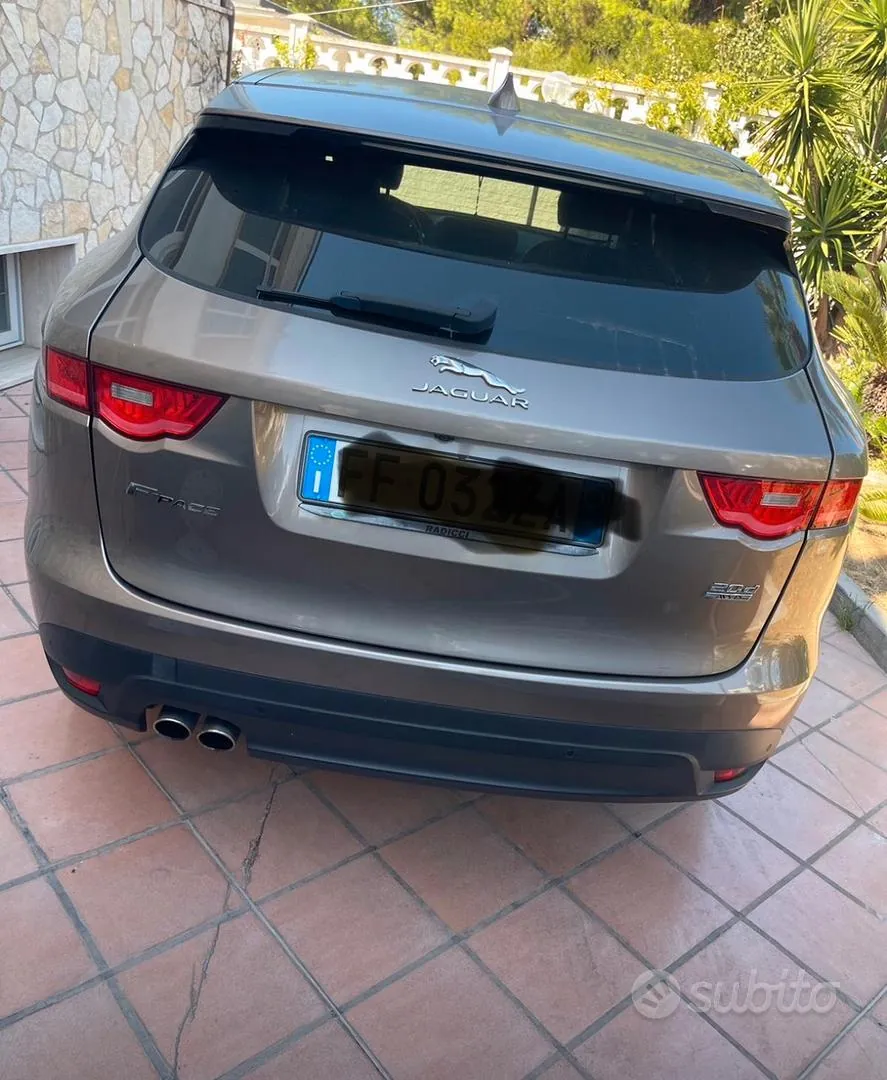 Jaguar F-Pace 2017 photo 2