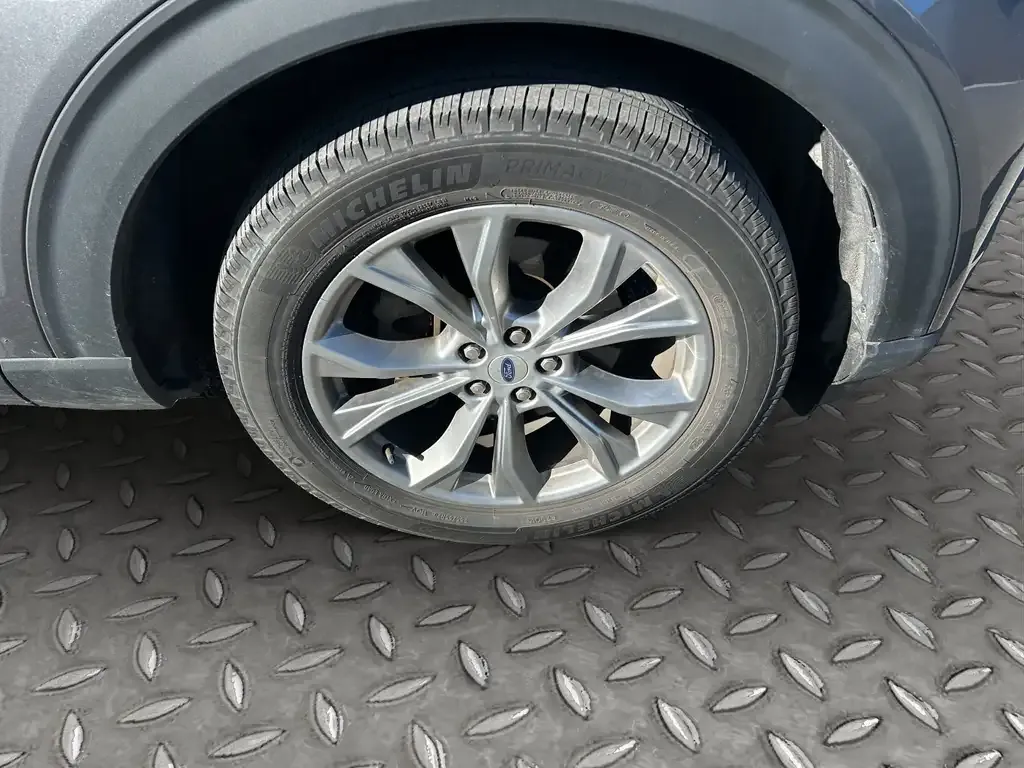 Ford Explorer 2022 photo 2