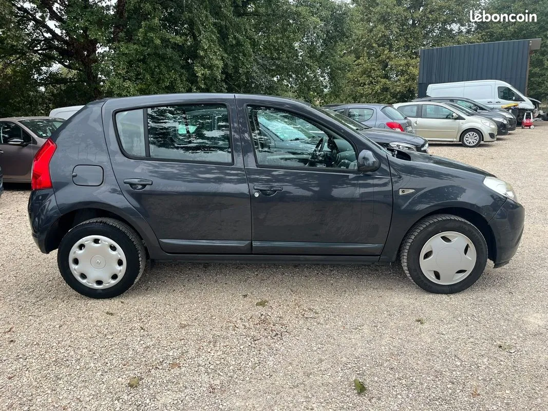 Dacia Sandero 2011 photo 4