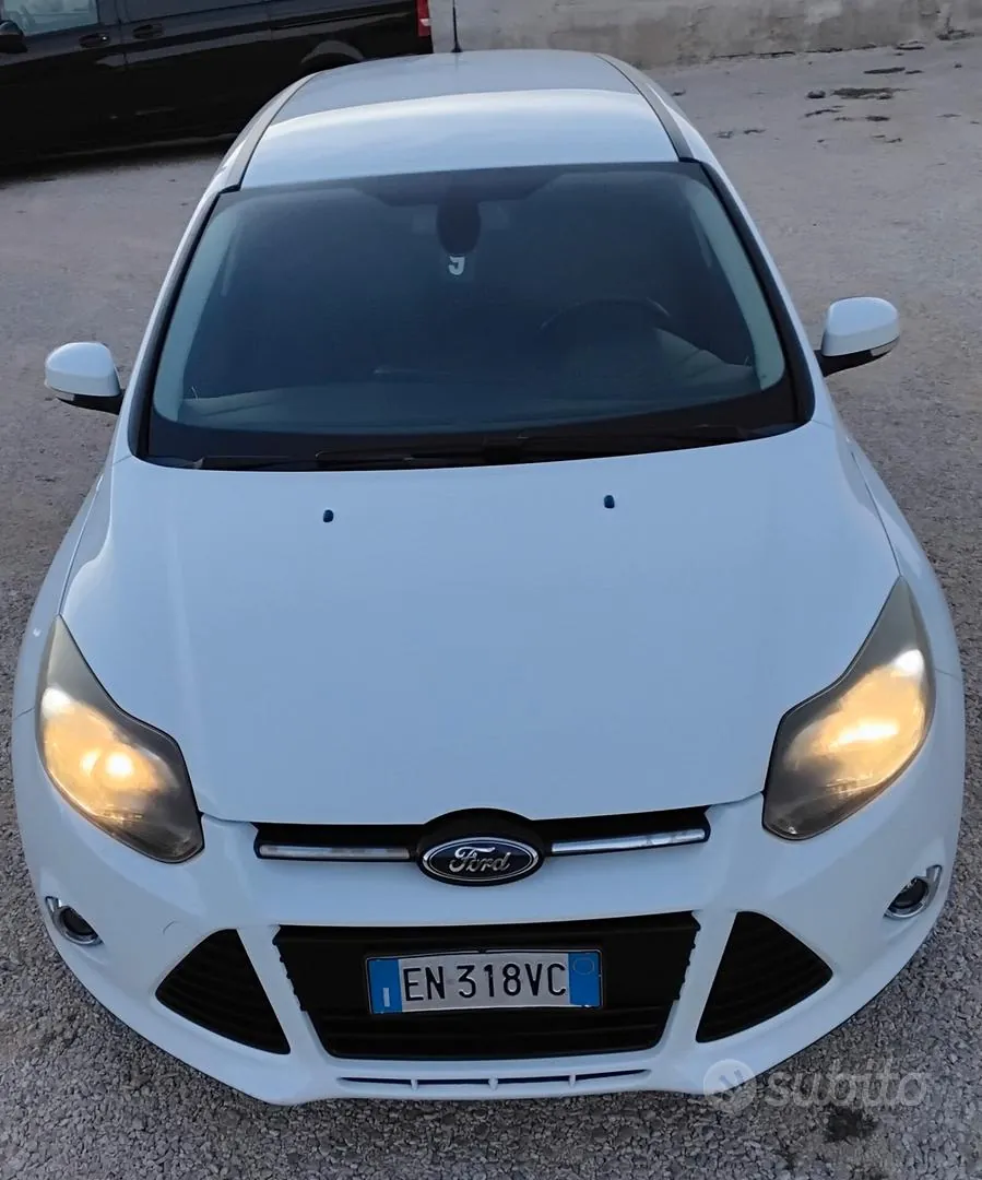 Ford Focus 2012 photo 2