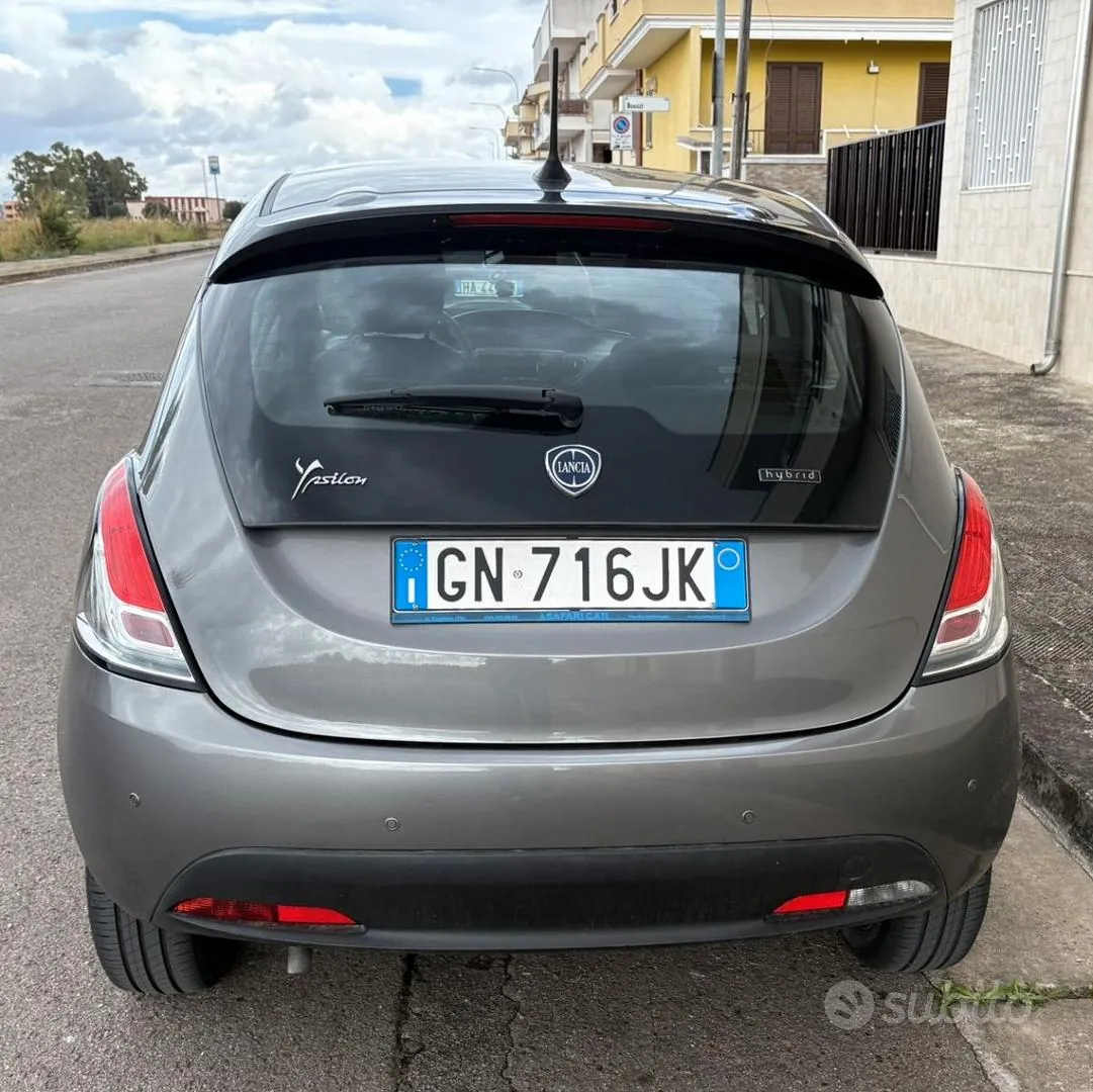 Lancia Ypsilon 2023 photo 2