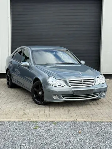 Mercedes-Benz C180 2004 photo 2