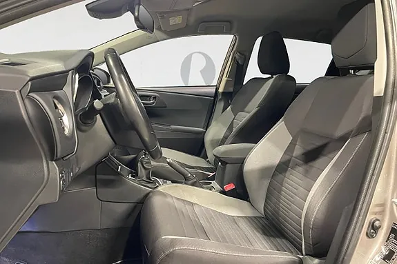 Toyota Auris 2015 photo 3