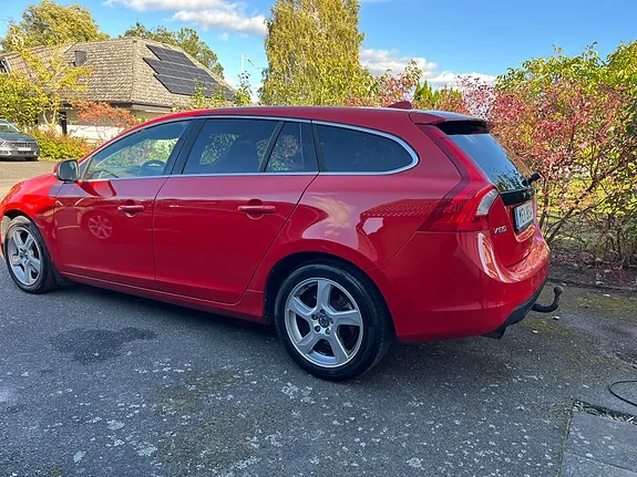 Volvo V60 2012 photo 2