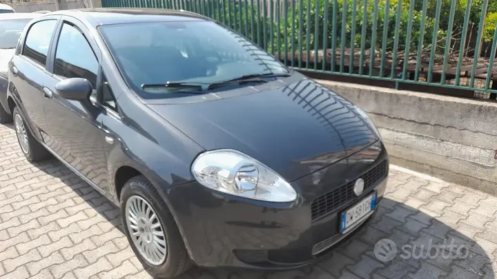 Fiat Grande Punto 2009 photo 2