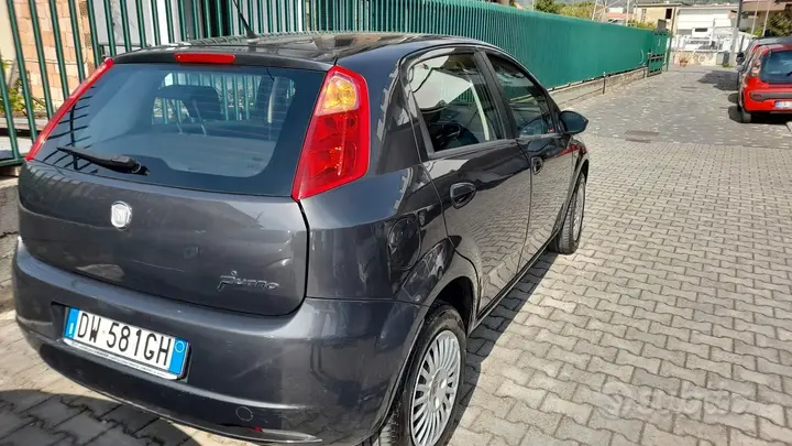 Fiat Grande Punto 2009 photo 4