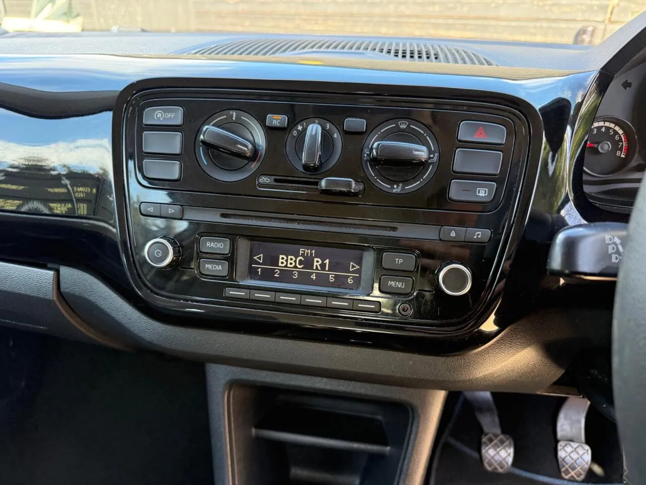 Volkswagen Up 2012 photo 5