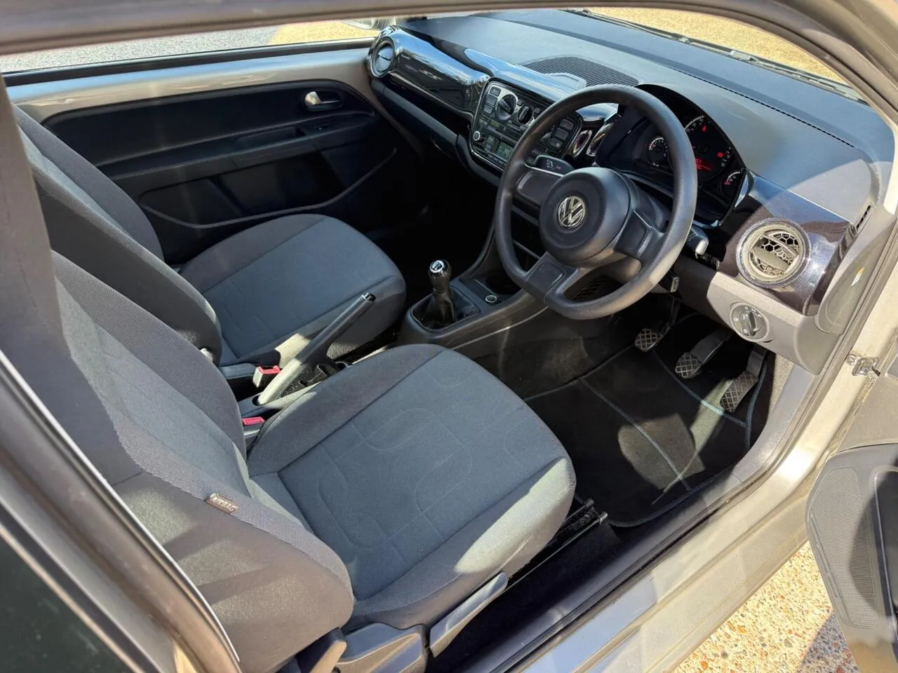 Volkswagen Up 2012 photo 4