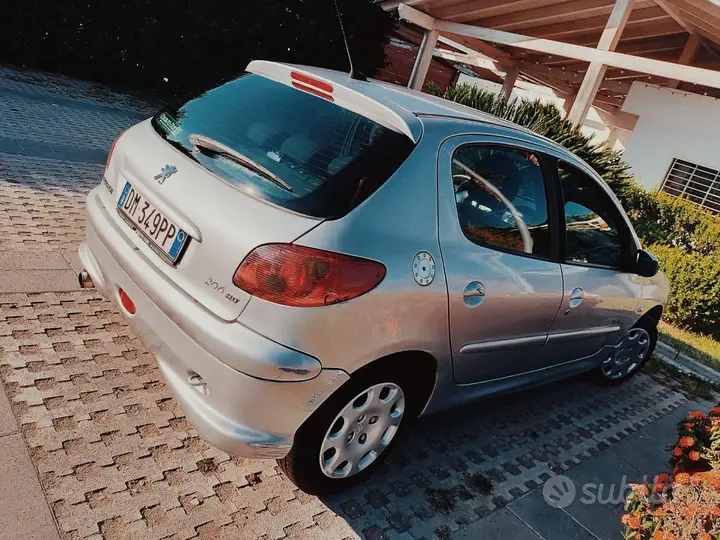 Peugeot 206 2008 photo 3