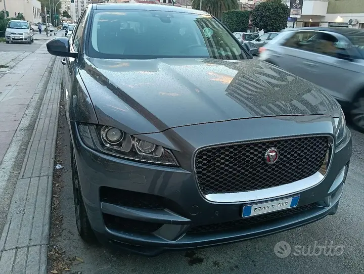 Jaguar F-Pace 2018 photo 4