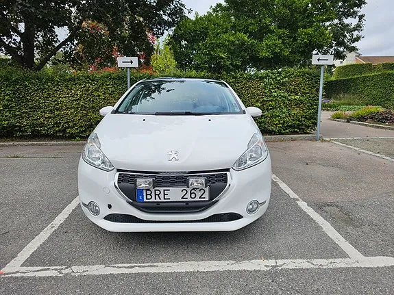 Peugeot 208 2013 photo 4