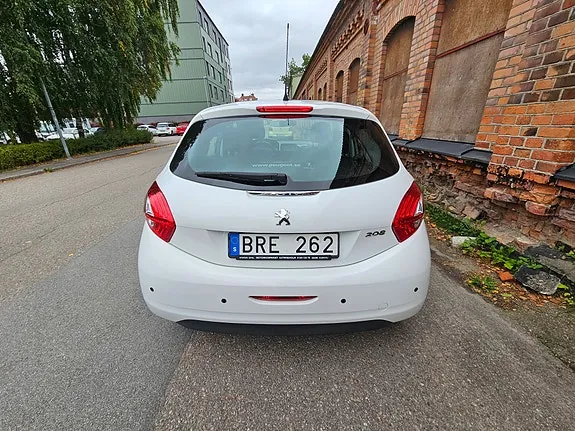 Peugeot 208 2013 photo 3