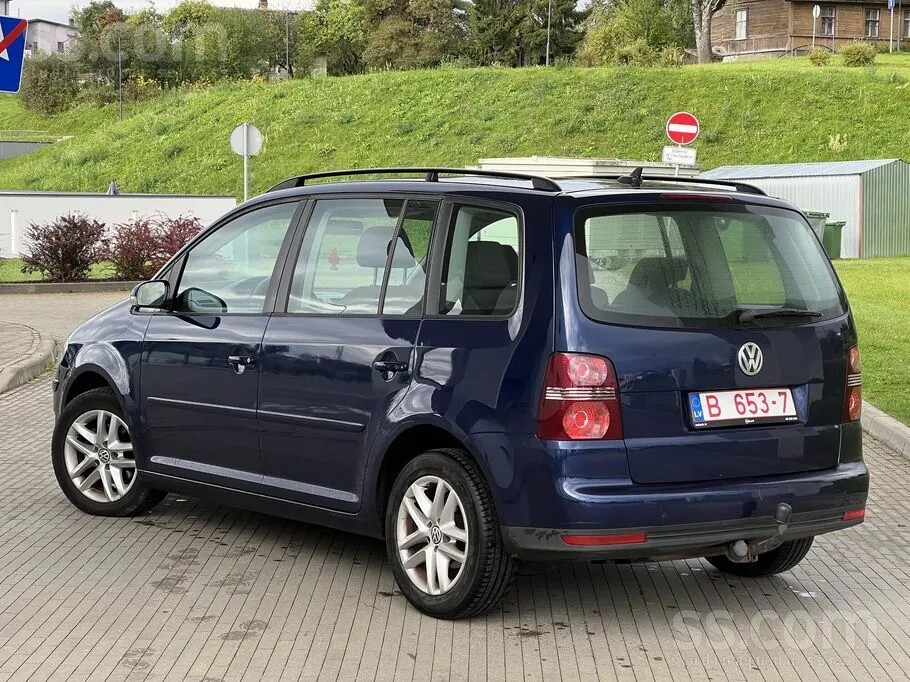 Volkswagen Touran 2008 photo 4