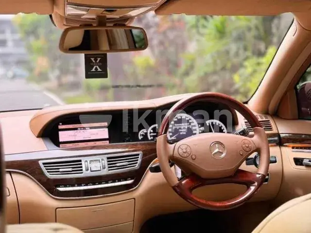 Mercedes-Benz S300 2010 photo 2
