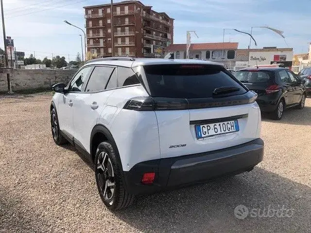 Peugeot 2008 2023 photo 3