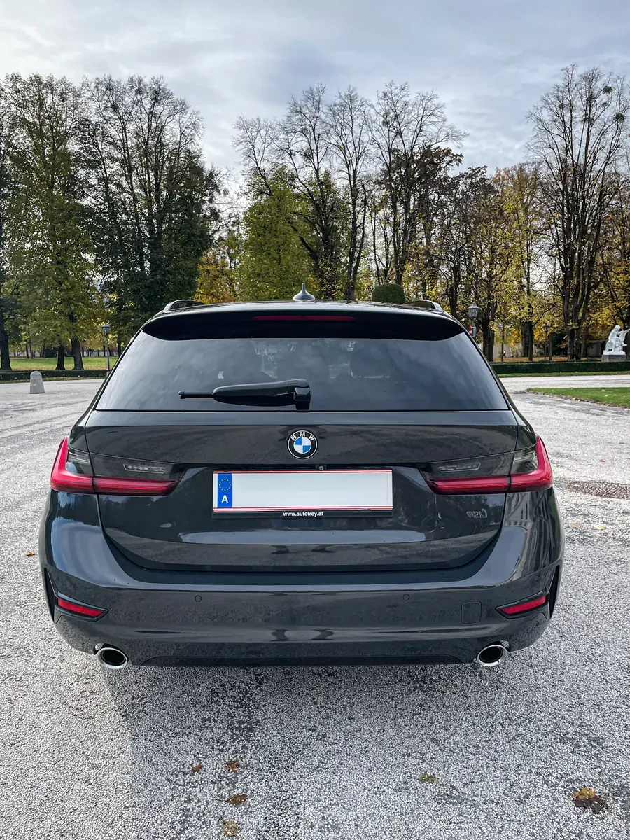 BMW 3 Series 2019 photo 3