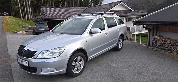 Skoda Octavia 2013 photo 2