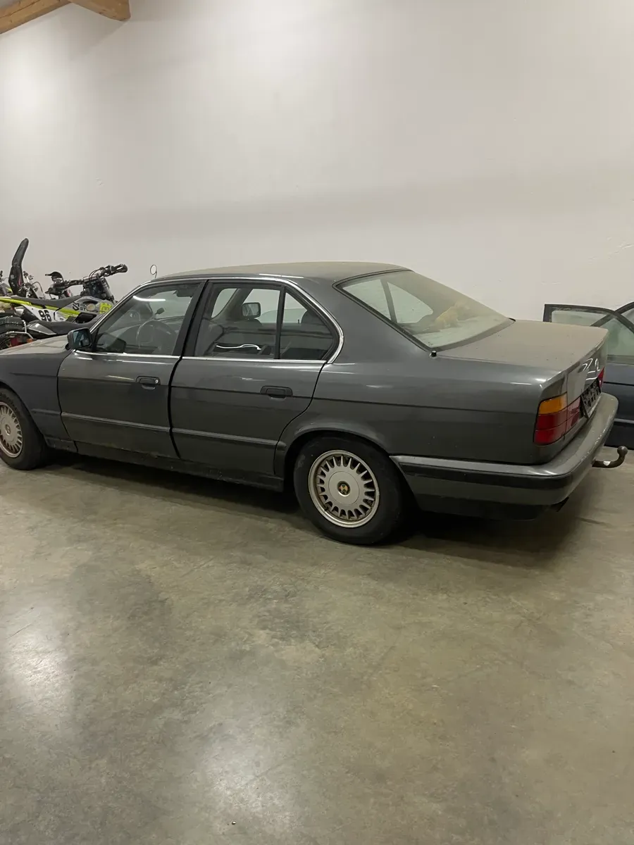 BMW 5 Series 1990 photo 2