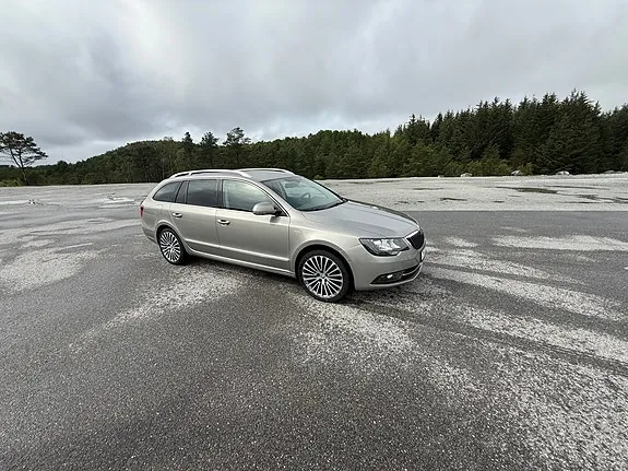 Skoda Superb 2015 photo 2