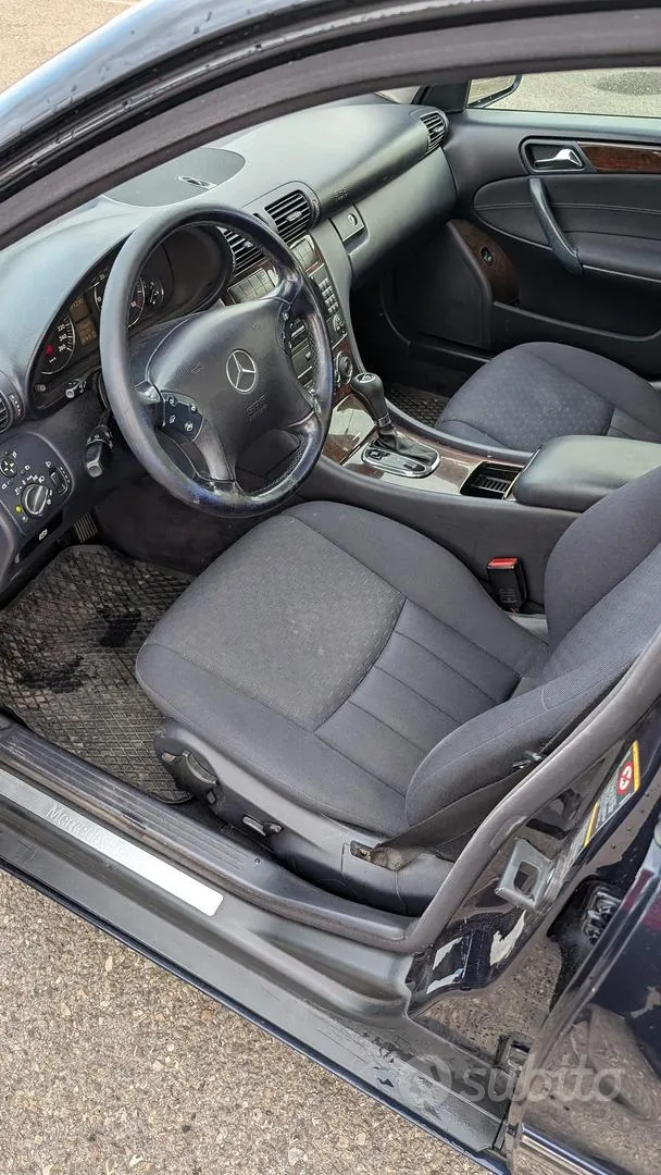 Mercedes-Benz C-Class 2004 photo 4