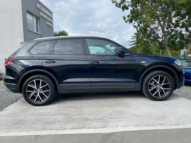 Volkswagen Touareg 2022 photo 3
