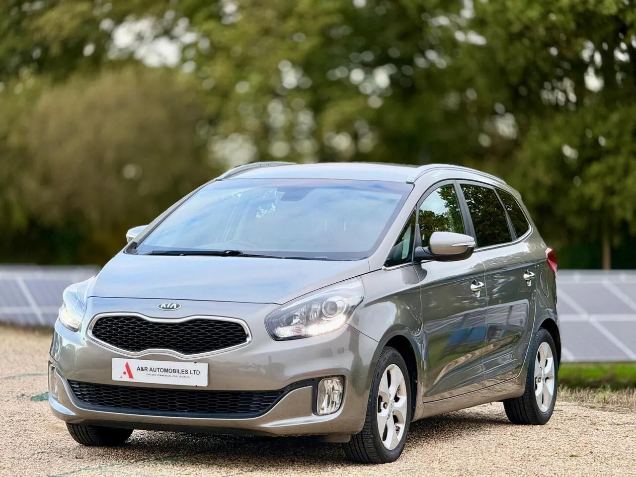 Kia Carens 2015 photo 2