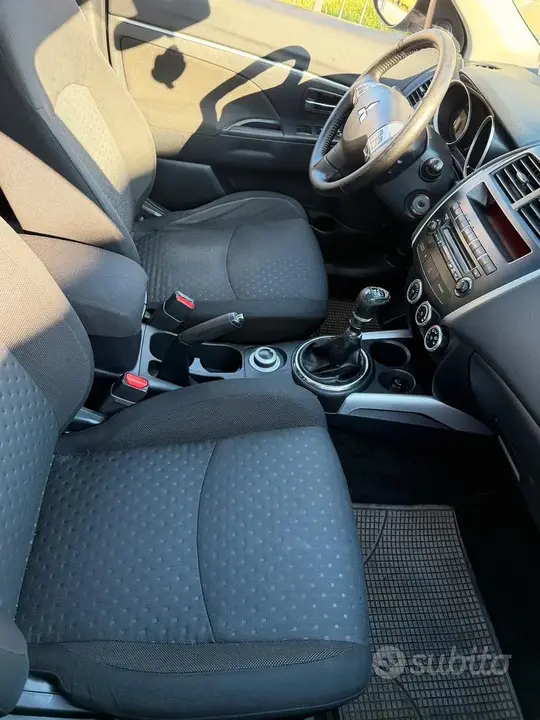 Mitsubishi Asx 2011 photo 4