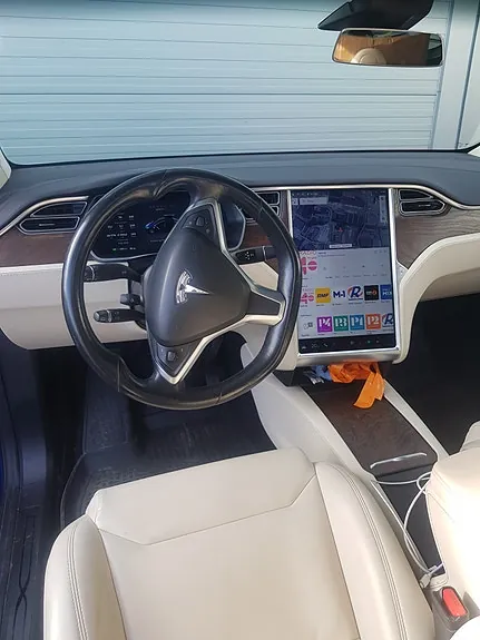 Tesla Model X 2017 photo 2