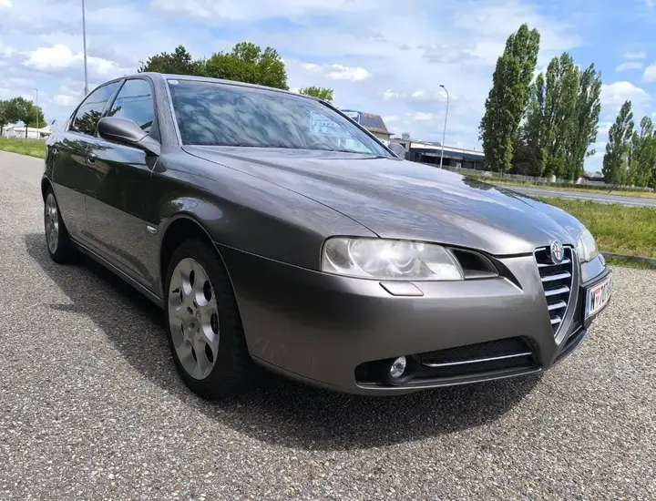 Alfa Romeo 166