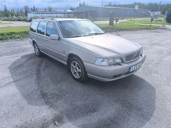 Volvo V70 2000 photo 2