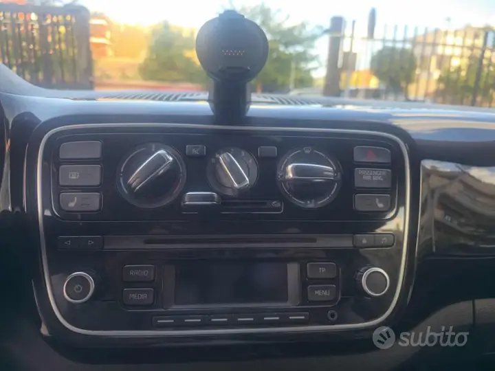 Volkswagen Up 2012 photo 4
