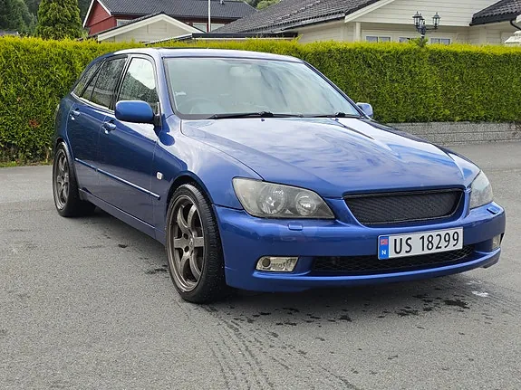 Lexus Is300 2002 photo 2