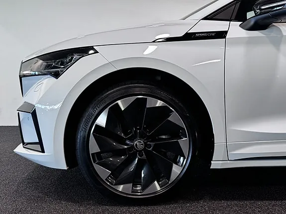 Skoda Enyaq 2023 photo 2