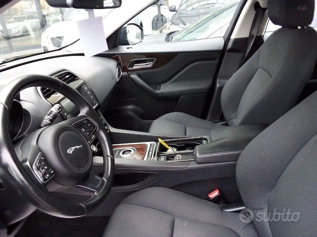 Jaguar F-Pace 2017 photo 5