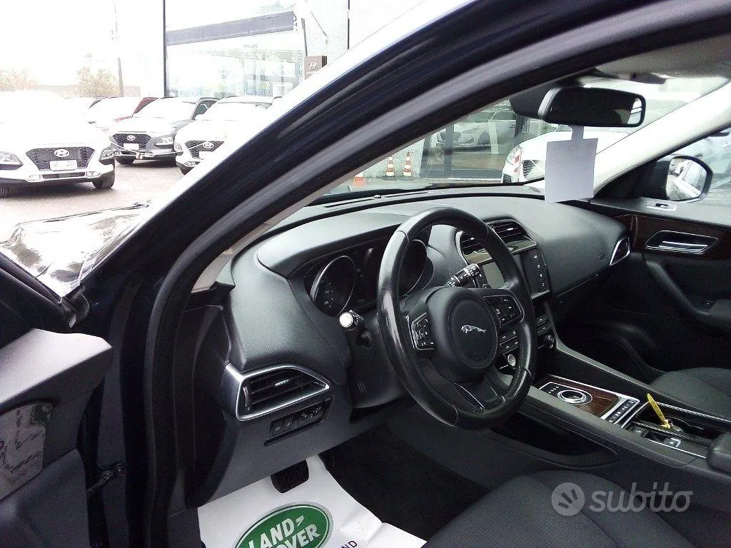 Jaguar F-Pace 2017 photo 4