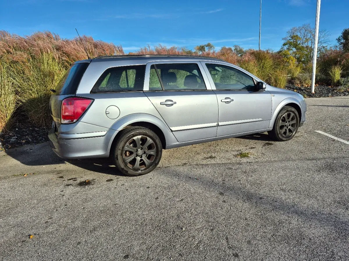 Opel Astra 2008 photo 2