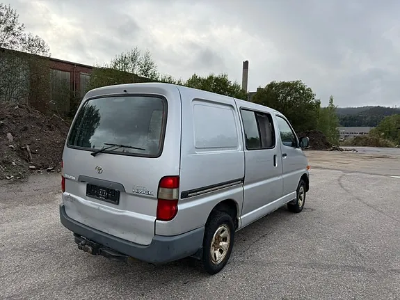 Toyota Hiace 2001 photo 4