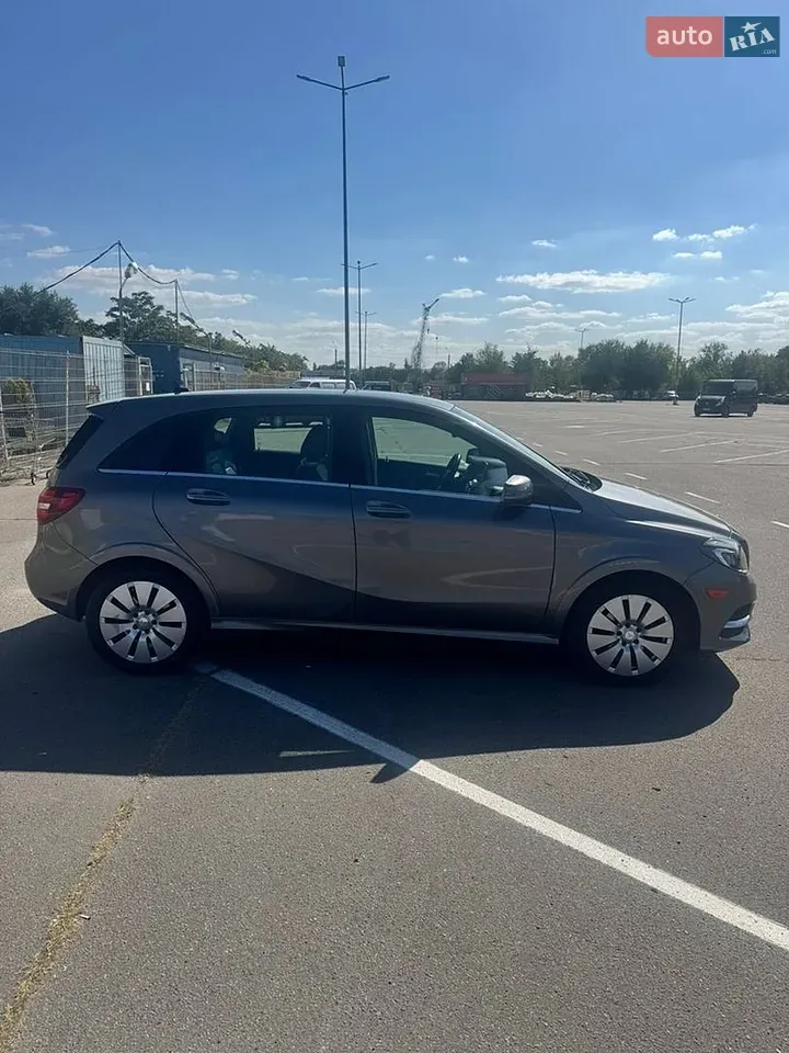Mercedes-Benz B-Class 2015 photo 5