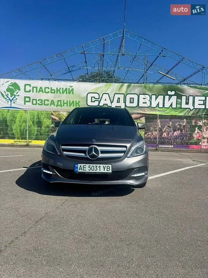 Mercedes-Benz B-Class 2015 photo 2