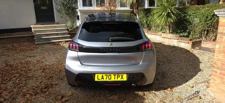 Peugeot 208 2021 photo 4