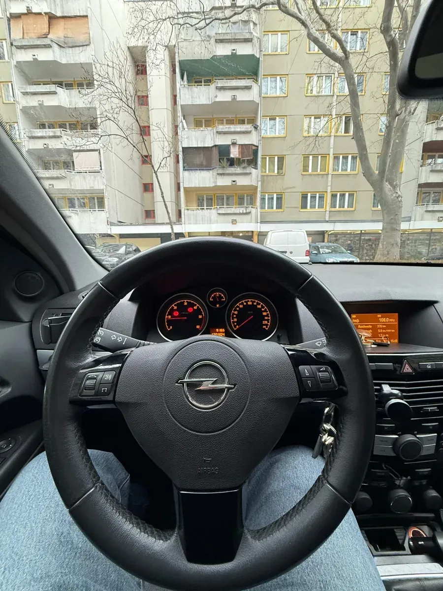 Opel Astra 2008 photo 2