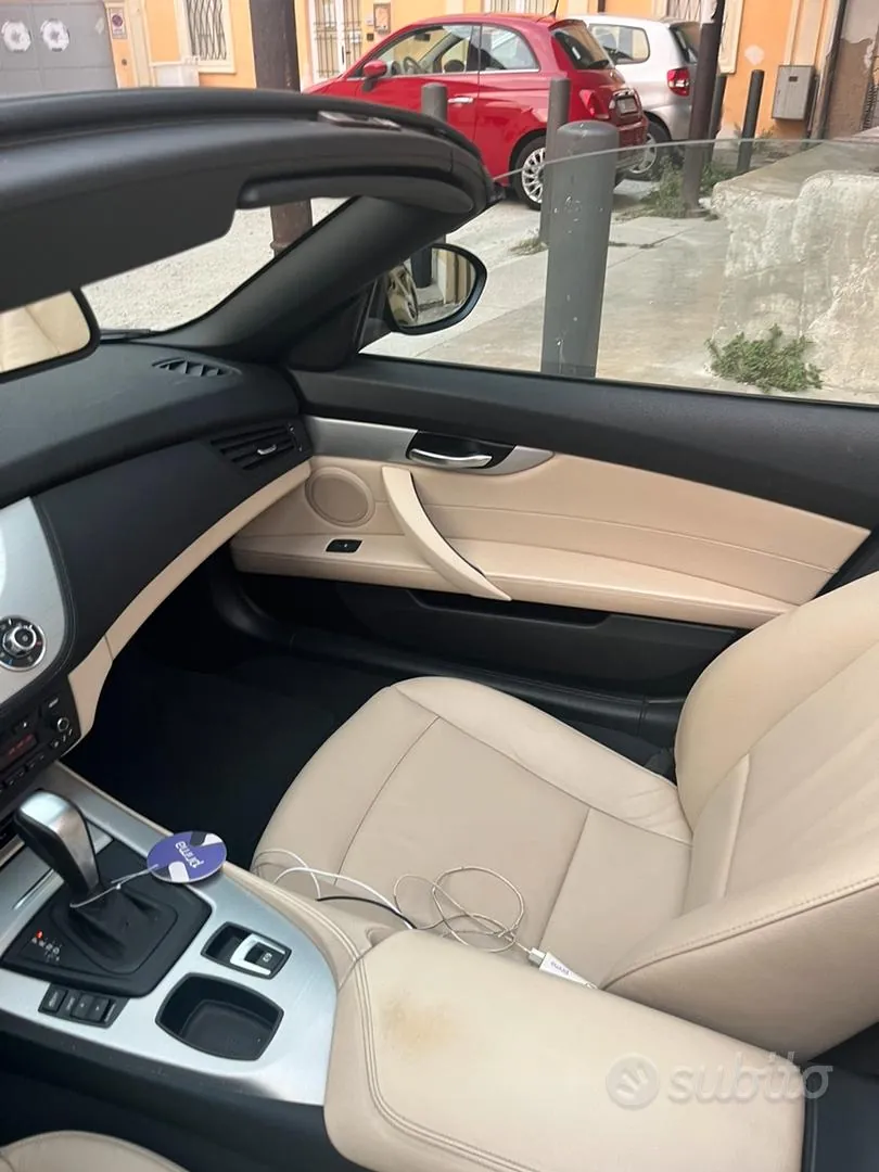 BMW Z4 2010 photo 2